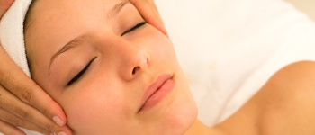 indian head massage image from serene beaute